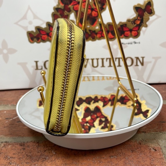 Kate Spade Wallet in Lemon Yellow - Picture 5 of 12